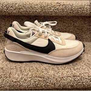 Nike women’s Waffle Debut 9.5, Sanddrift